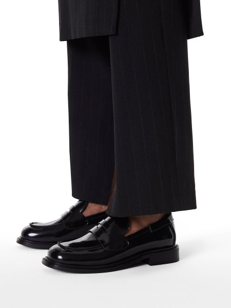 Patent leather shoes with stitching on the front KS MOUND