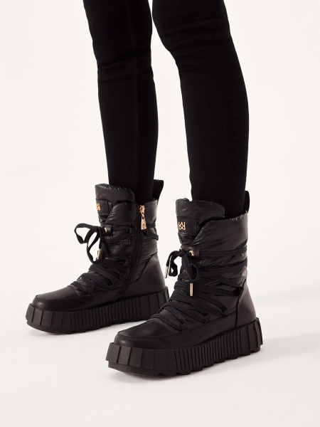 Black women's snow boots on a thick sole  DAGE
