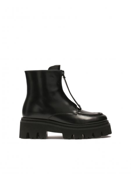 Black boots with simple zippered upper KS LEILA