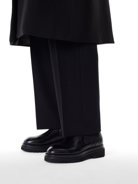 Black men's Chelsea boots with a classic look  HANSEL