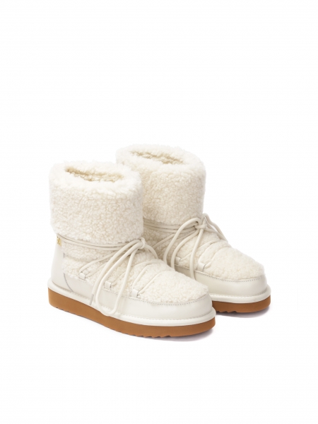 Cream snow boots on a brown sole ZULA