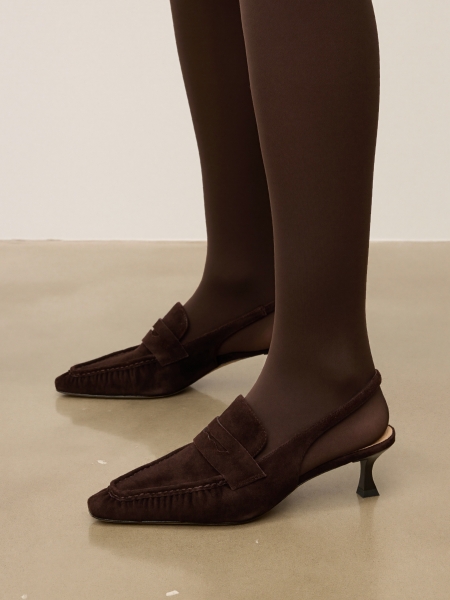 Brown suede pumps with decorative stitching KS MOULIN