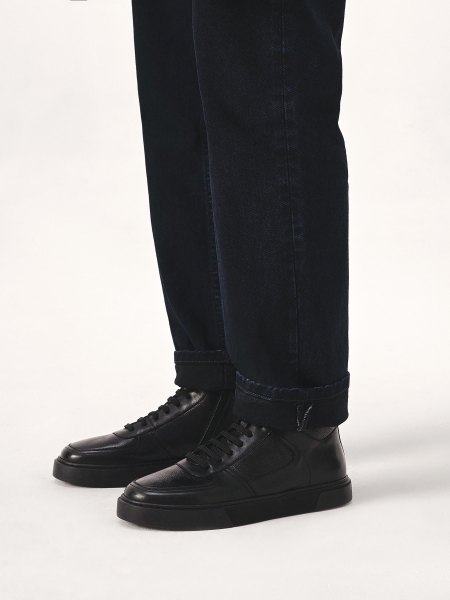 Insulated men's sneakers in black color  TRUXTON