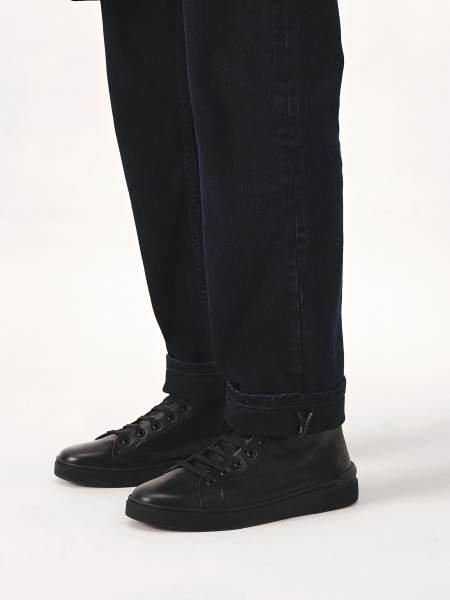 Minimalist men's sneakers in black color  MELHIOS