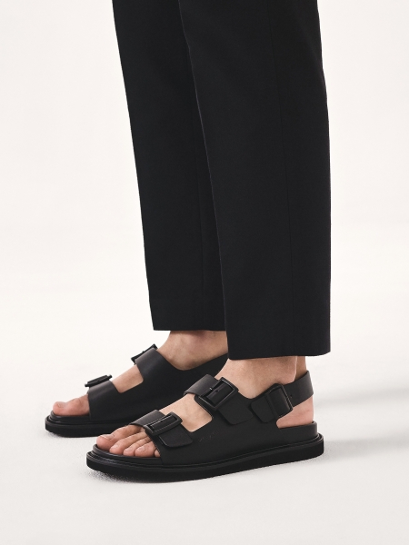 Leather sandals with metal clasp COMBEAUTES