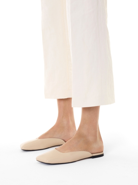 Leather slides on a flat sole with a square front KS BRICE