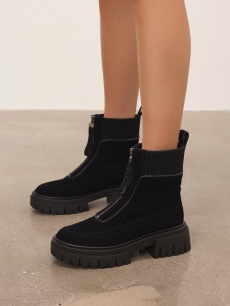Suede boots with a zipper on the front of the upper ELODEA