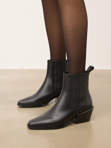 Leather boots with elastic bands ERMINIA