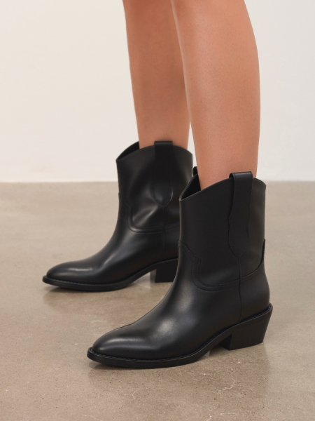 Black leather cowboy boots with slip-on upper NIRALI