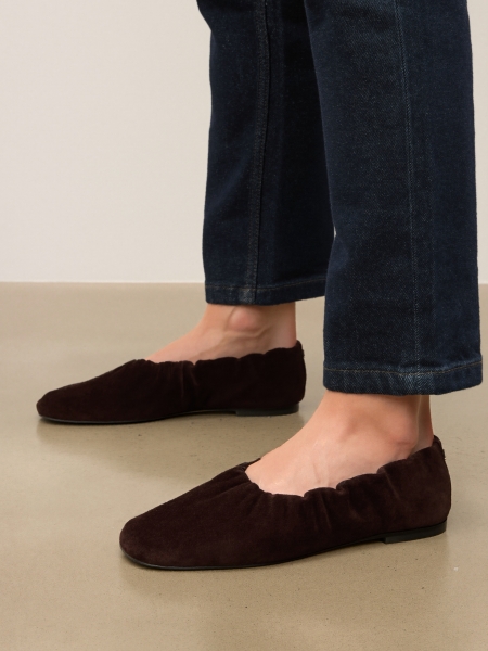 Brown suede ballerinas with elastic band and silver monogram KS AVRIL