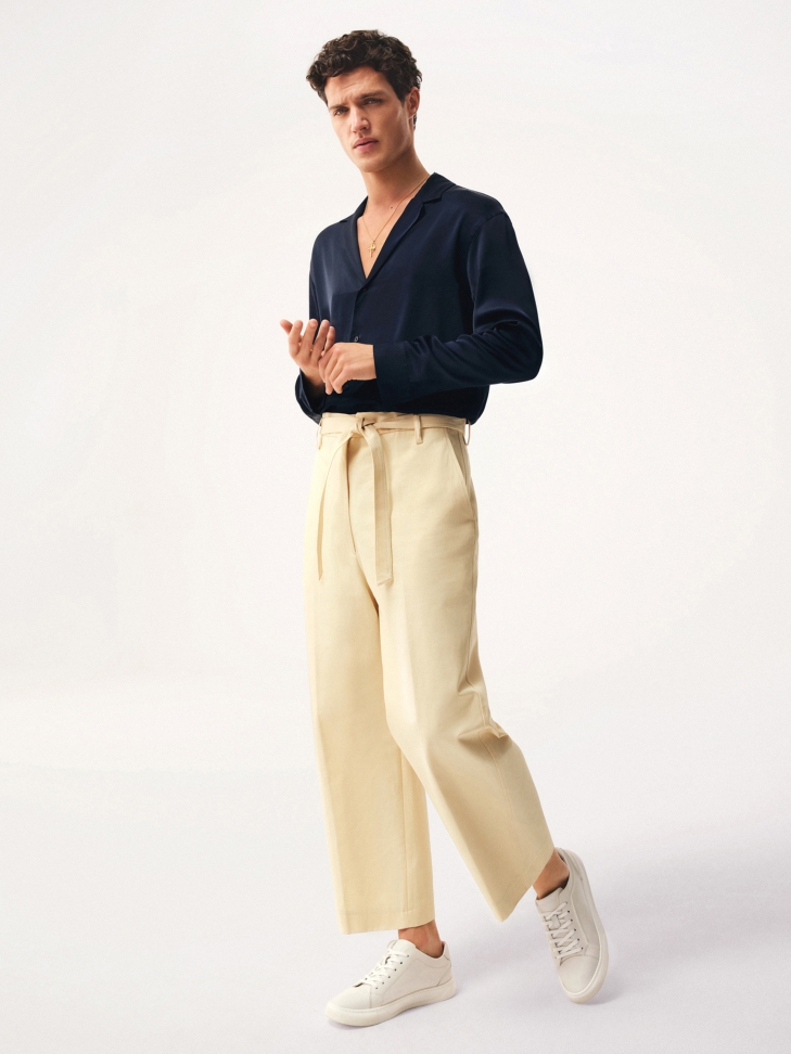 Men's minimalistic off-white leather sneakers AJAKS