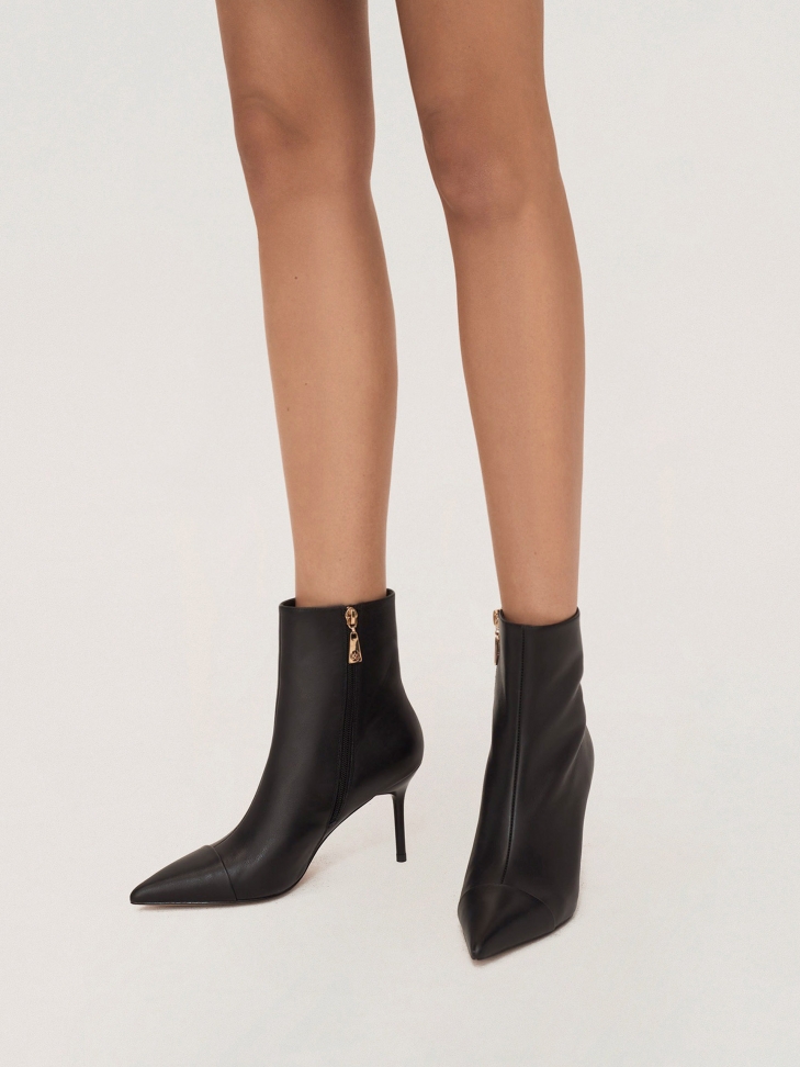 Black elegant booties with pointy toes GIZELA