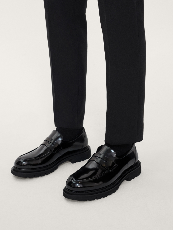 Men’s black loafers on a thick sole FINTON