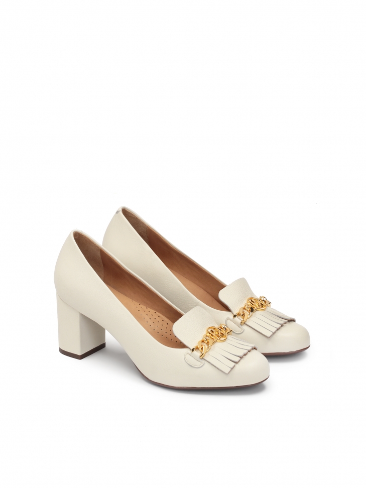 Pumps on a comfortable heel decorated with tassels WENDY