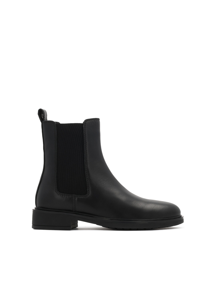 Slip-on boots on a flat sole ANINE