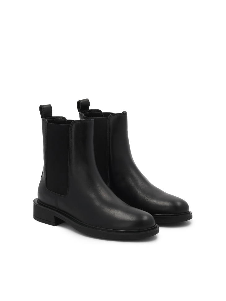 Slip-on boots on a flat sole ANINE