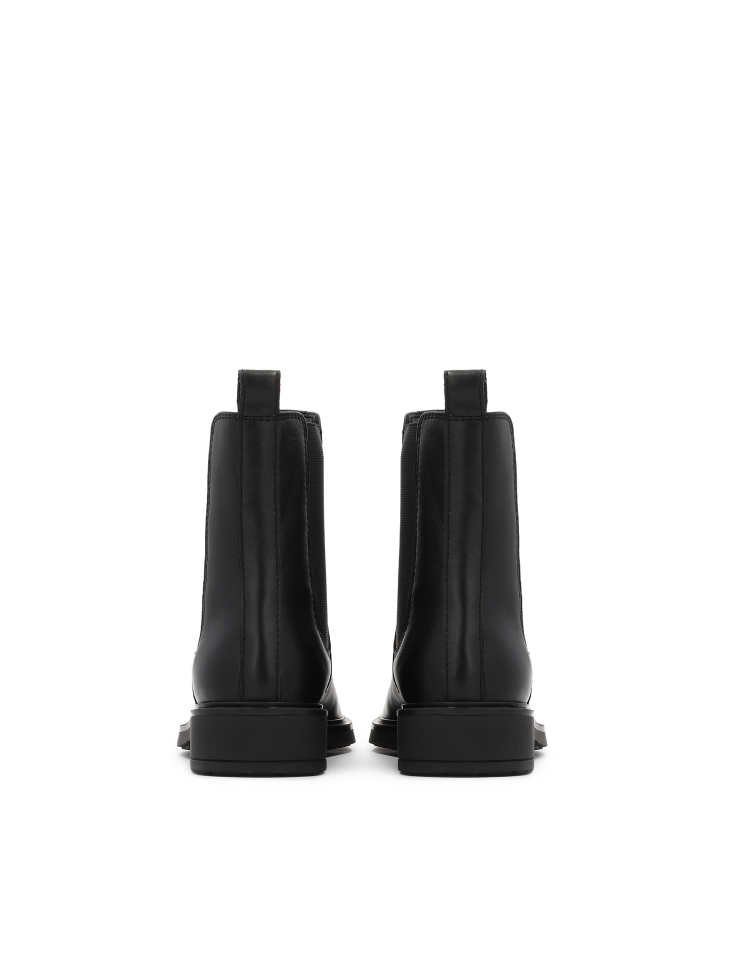 Slip-on boots on a flat sole ANINE