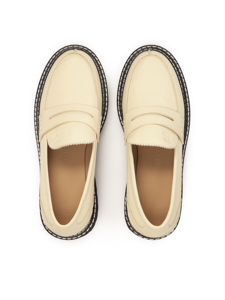 Leather shoes on a contrasting sole LIU