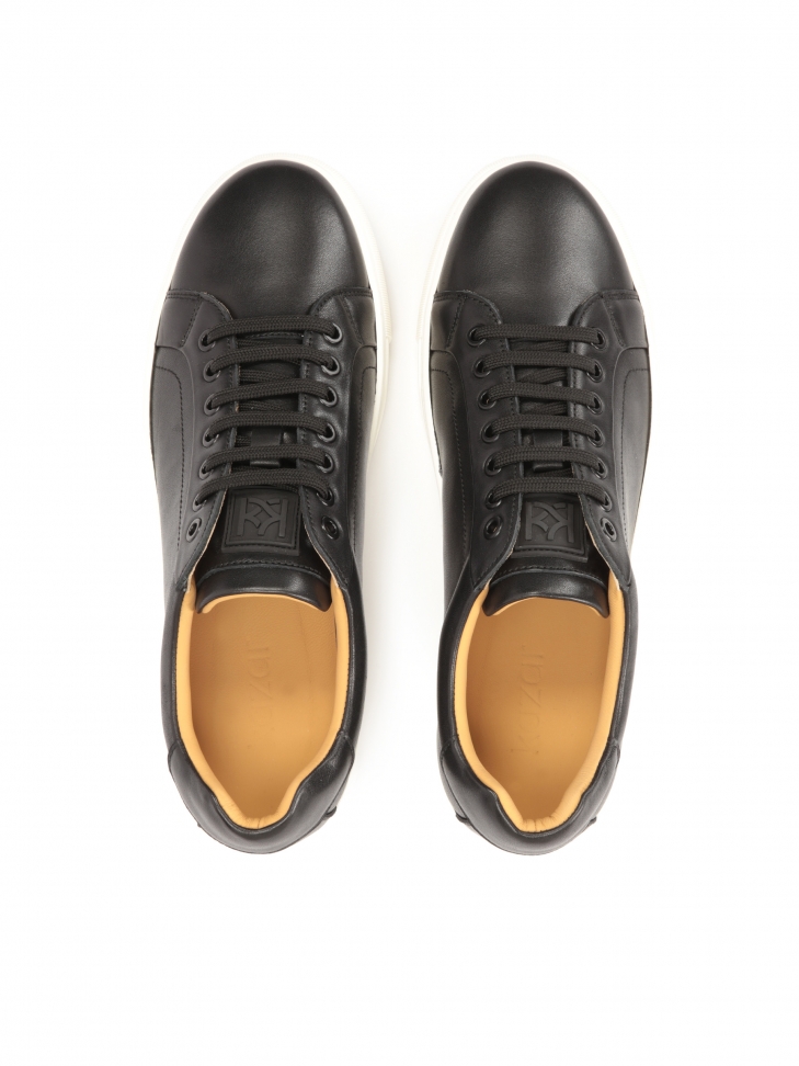 Black sneakers on a white sole AJAKS