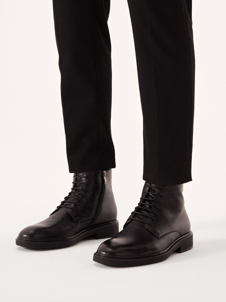 Classic men's boots in an elegant style  VEKUNUS