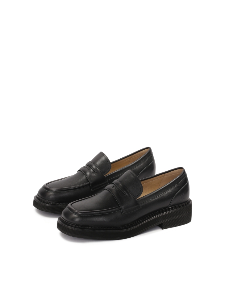 Women's leather shoes in black color IVETTE