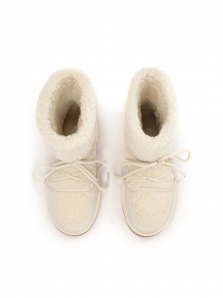 Cream snow boots on a brown sole ZULA