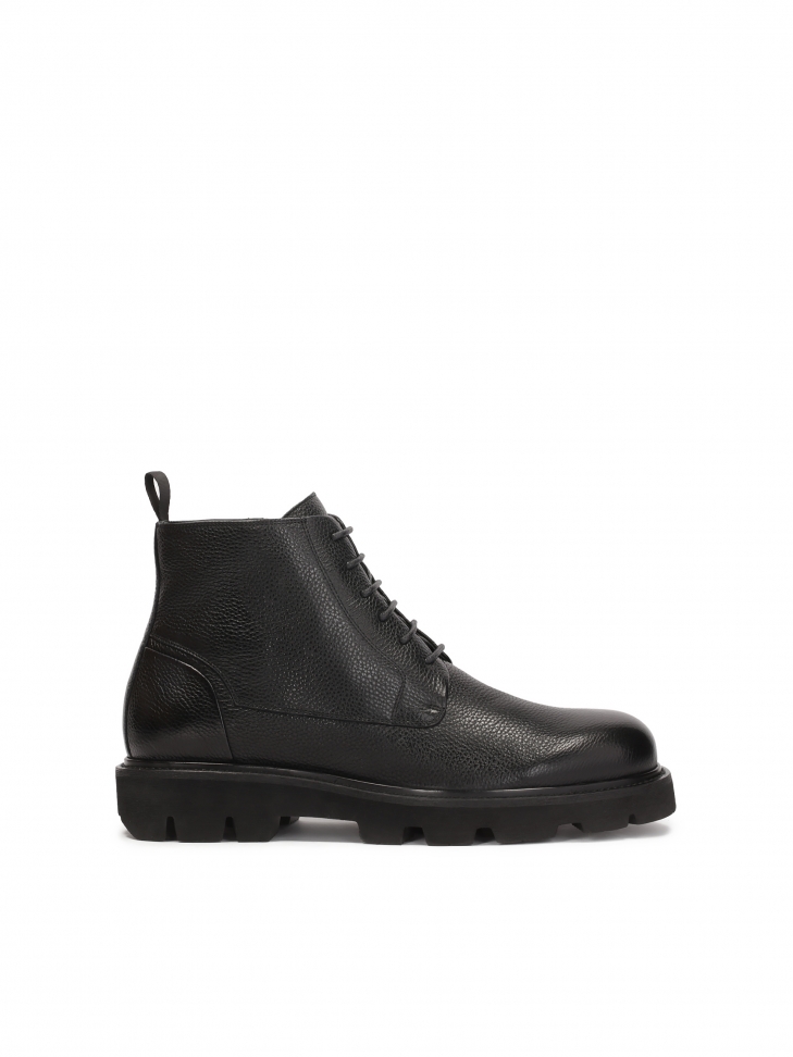 Classic men's boots on trep sole  DANIELLOS