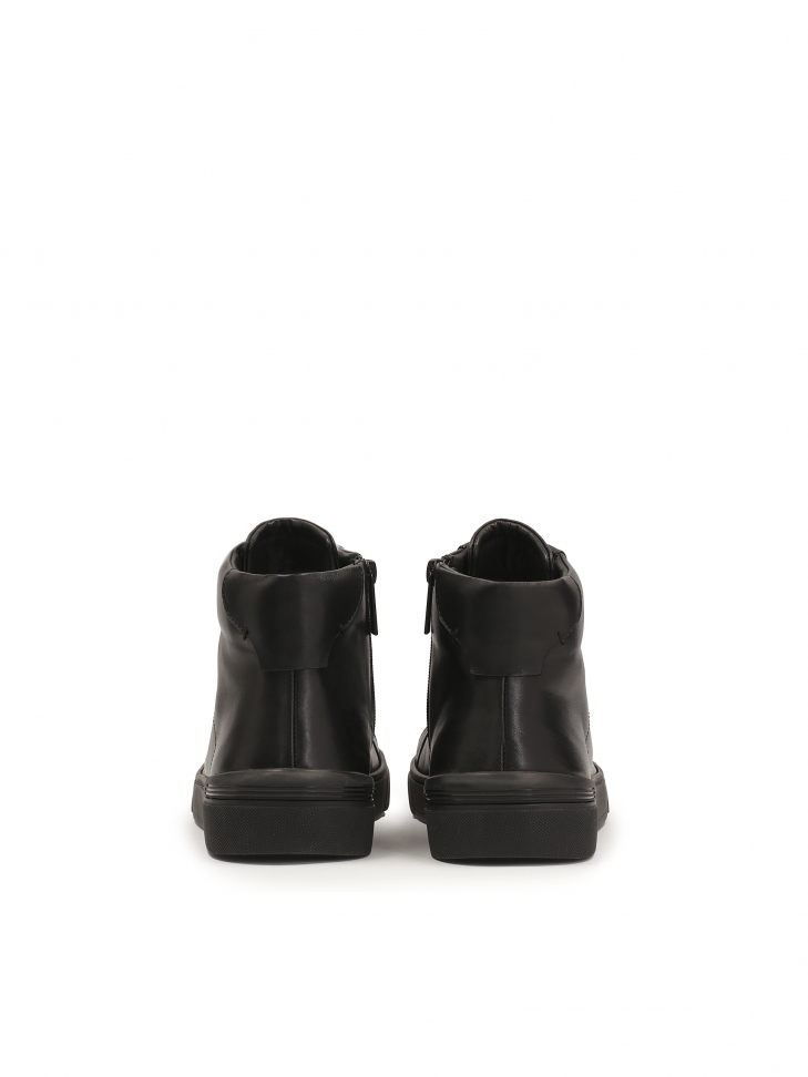 Minimalist men's sneakers in black color  MELHIOS