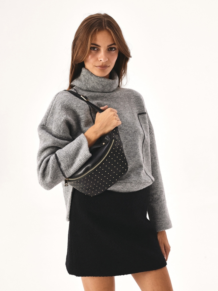 Practical leather kidney decorated with rivets MIDNIGHT