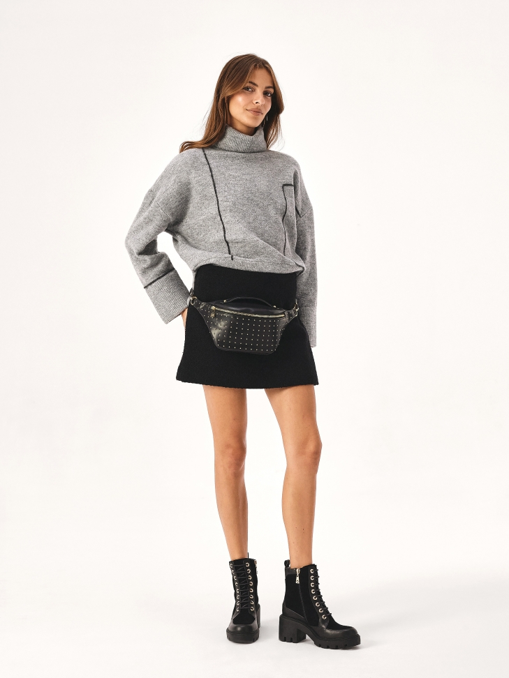 Practical leather kidney decorated with rivets MIDNIGHT