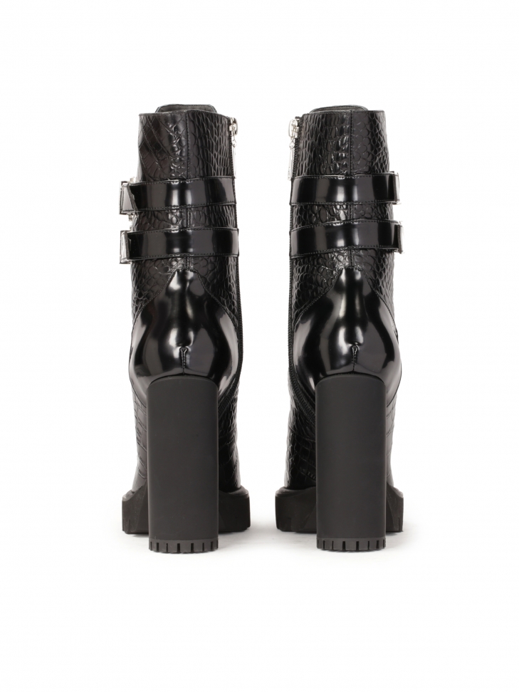 Heeled boots with high upper  MORENA