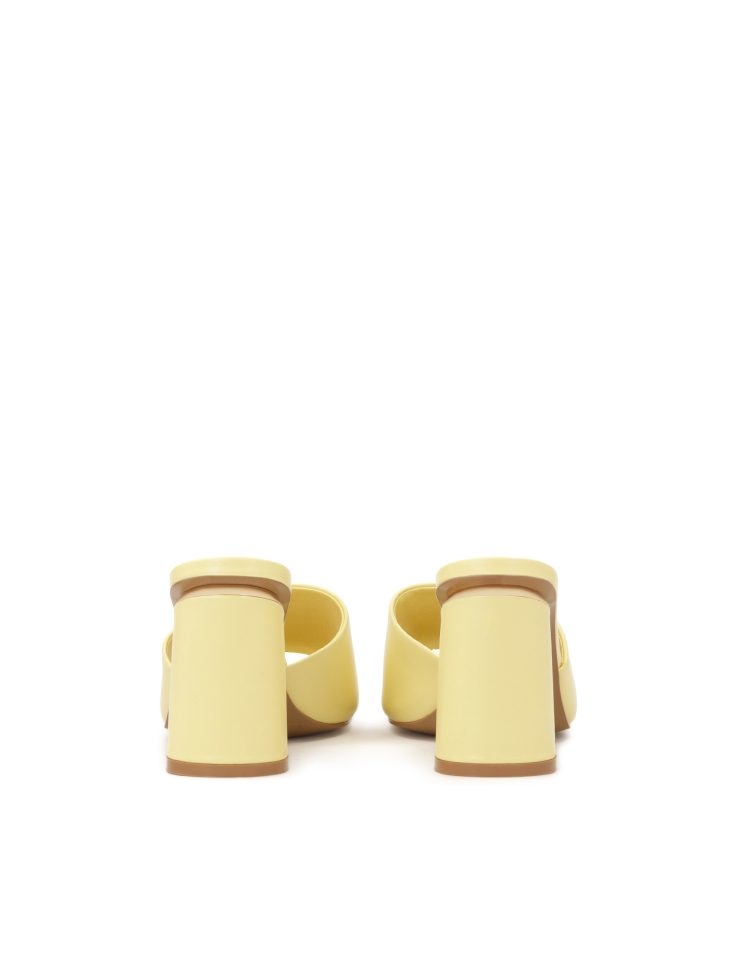 Yellow mules on a block  MAR