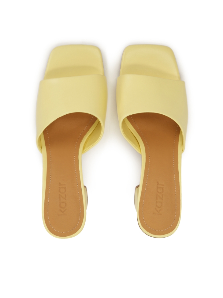 Yellow mules on a block  MAR