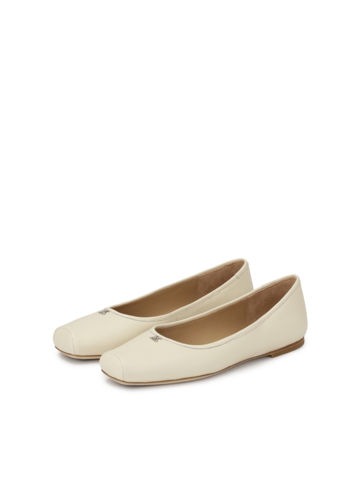 Cream ballerinas with a square line KS EDMEE