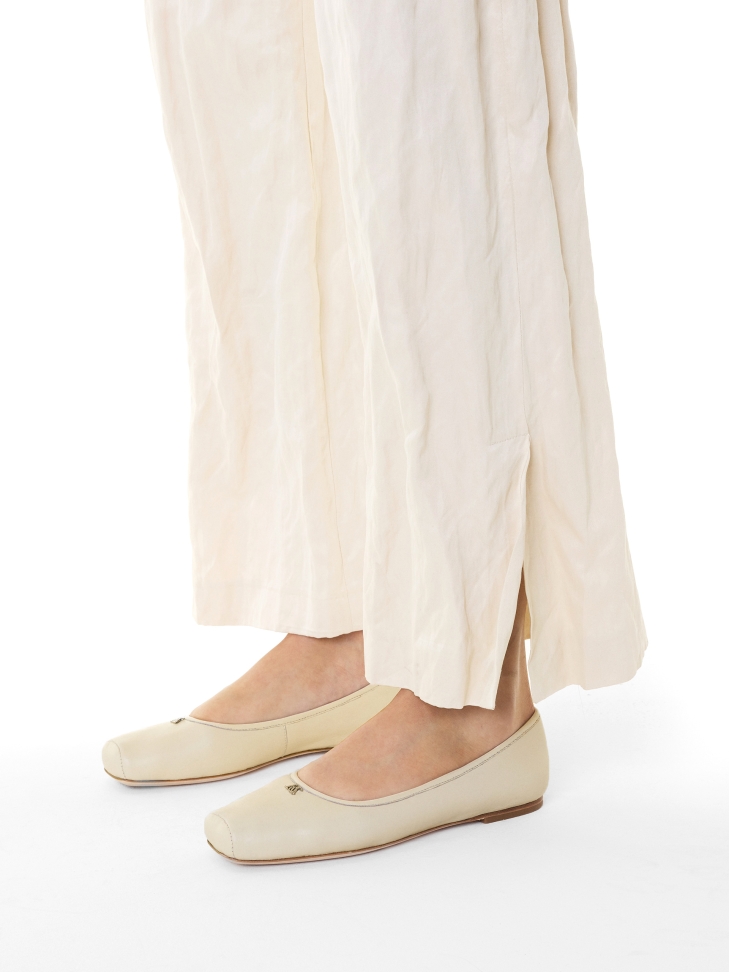 Cream ballerinas with a square line KS EDMEE