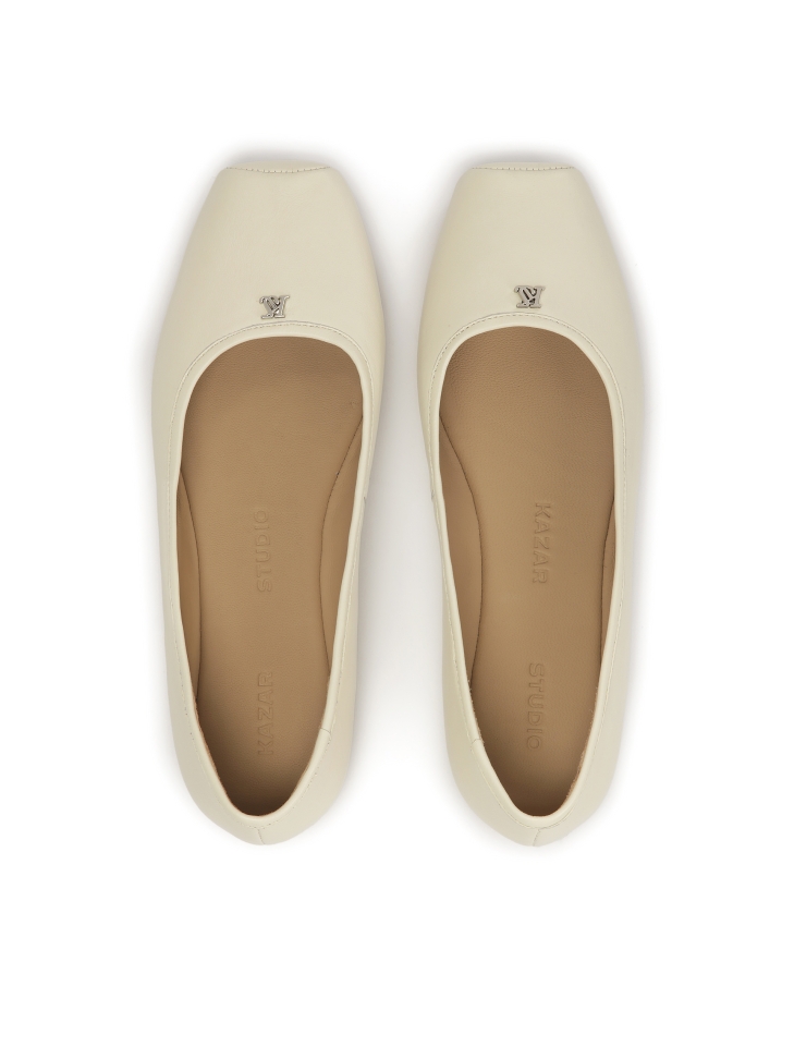 Cream ballerinas with a square line KS EDMEE