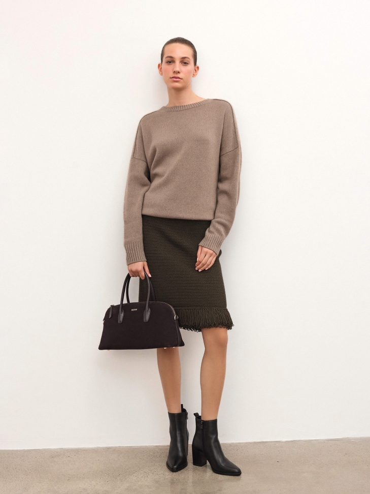 Classic black boots on a post with an extended nose OLYVIA