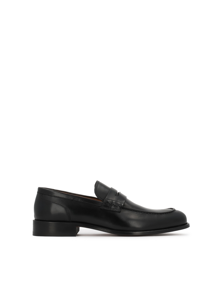 Black loafers from the Limited Edition collection FRANCISS