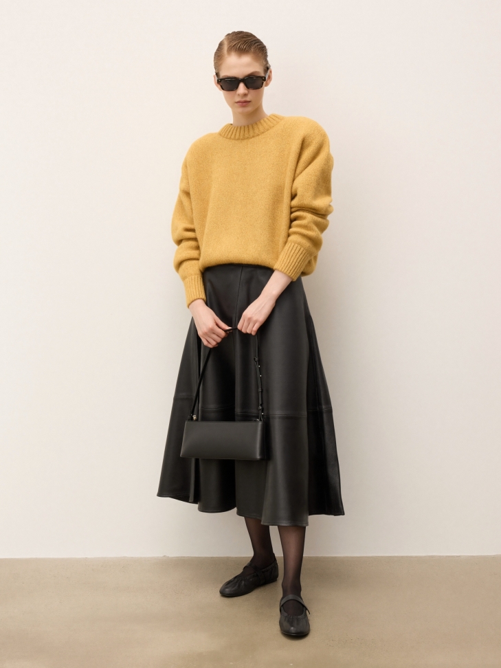 Elongated black handbag with shoulder strap KS LINDE